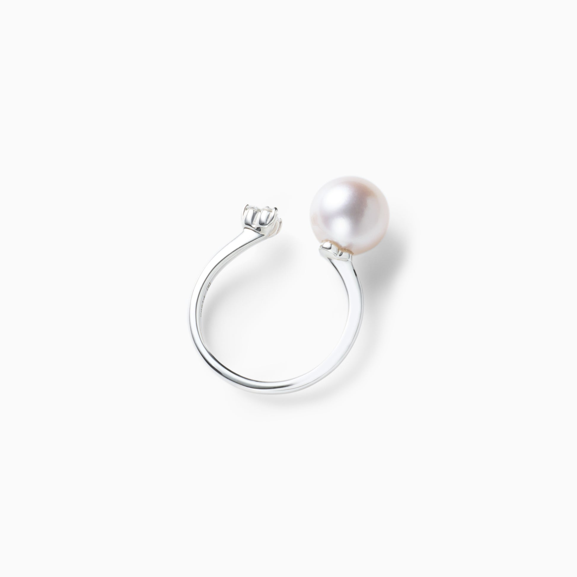 真横右下アングル