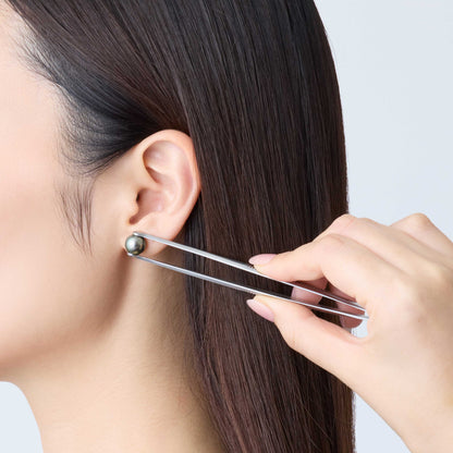 モデル着用左耳